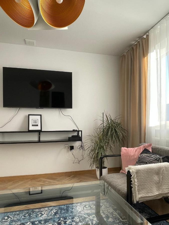 Kamaro Apartment
